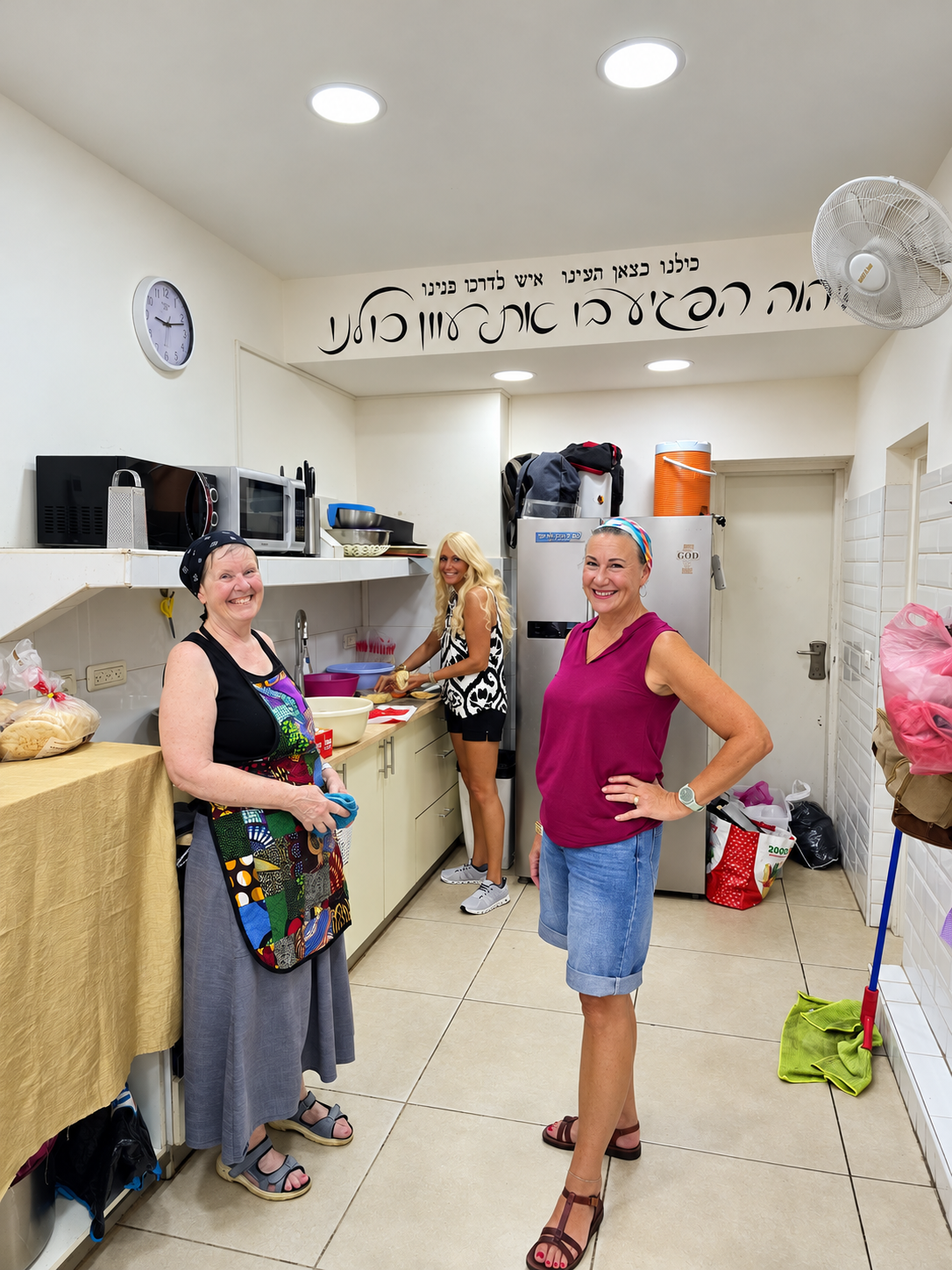 Volunteers preparing food in the KBN Israel soup kitchen